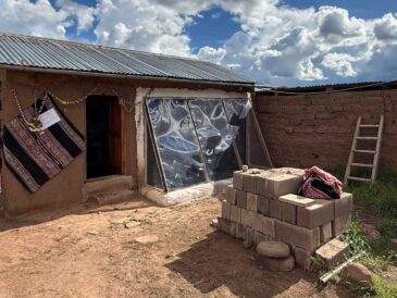 Casas solares mejoradas elevan temperatura en hogares altoandinos