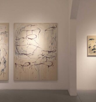 Vesper Tzu abre sus salas a la abstracción: un viaje visual por la identidad, el cambio y la resiliencia