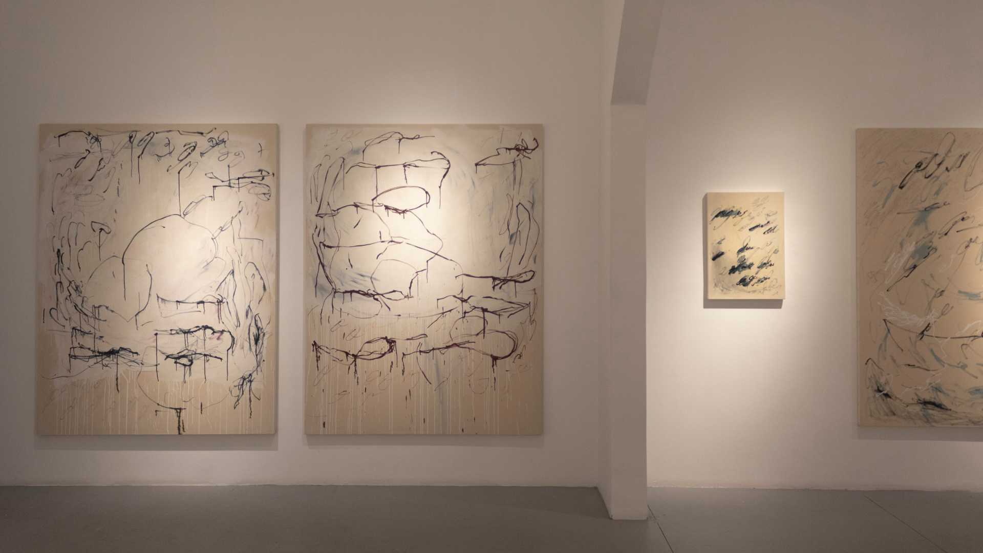 Vesper Tzu abre sus salas a la abstracción: un viaje visual por la identidad, el cambio y la resiliencia