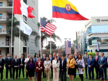 Autoridades y líderes empresariales de Colombia visitan la USIL