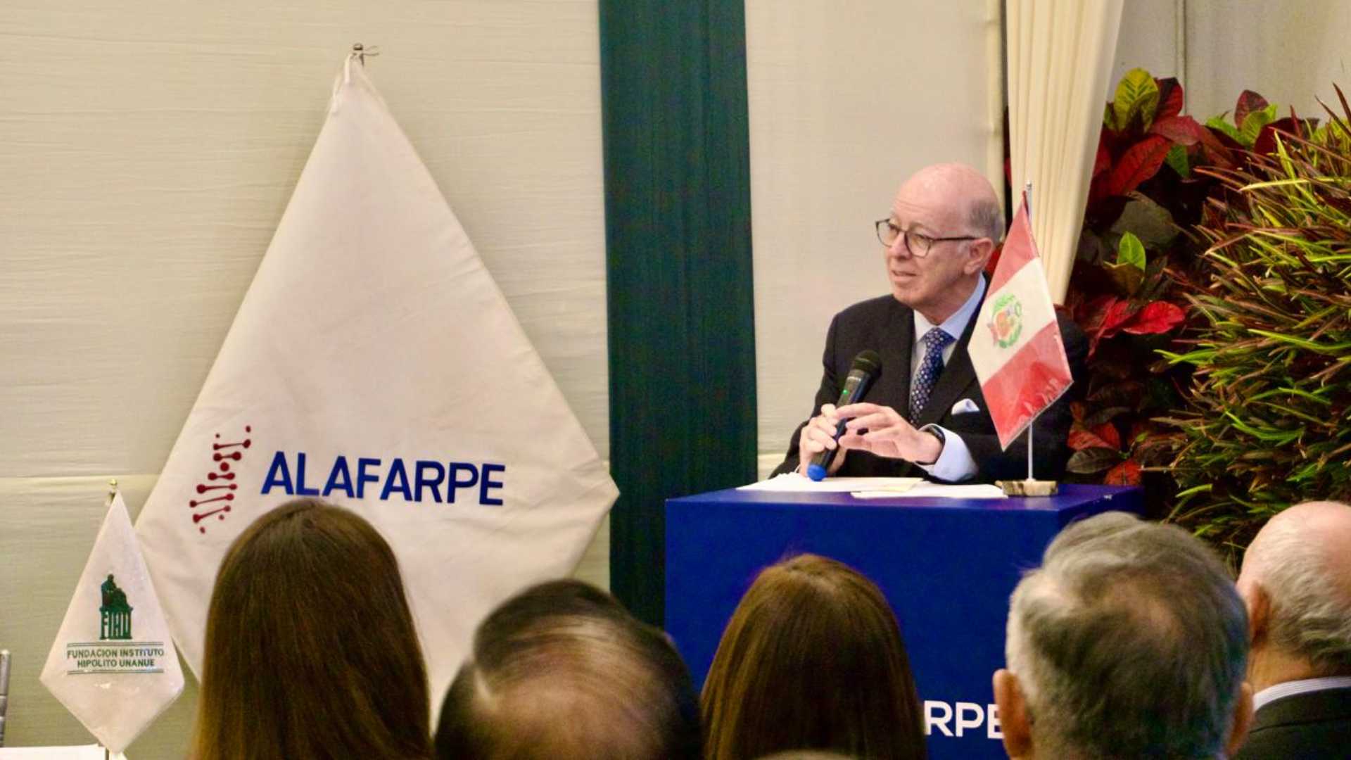 FIHU entrega 24 Becas de Honor a estudiantes destacados de Ciencias de la Salud