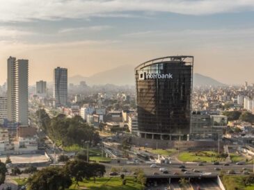 Interbank firma acuerdo con Anthropic para fortalecer el uso de IA en el banco