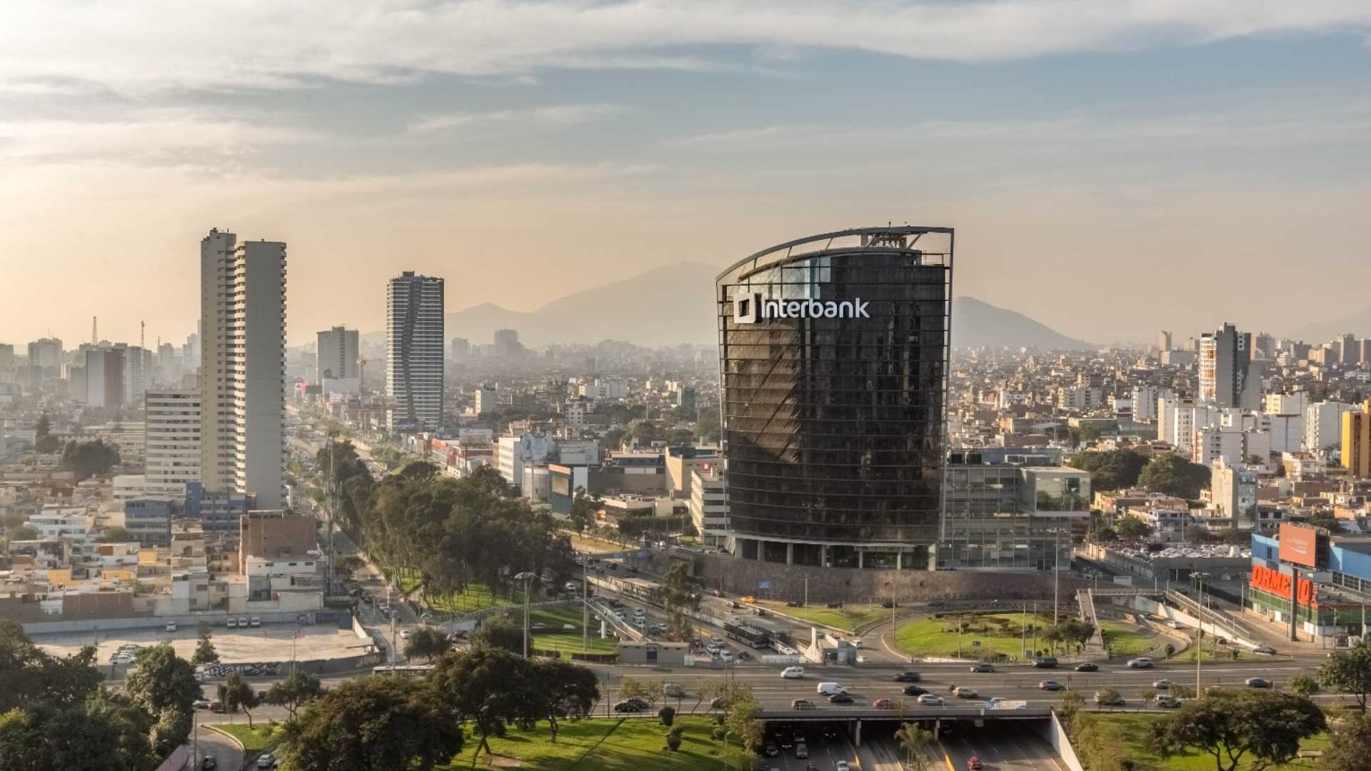Interbank firma acuerdo con Anthropic para fortalecer el uso de IA en el banco
