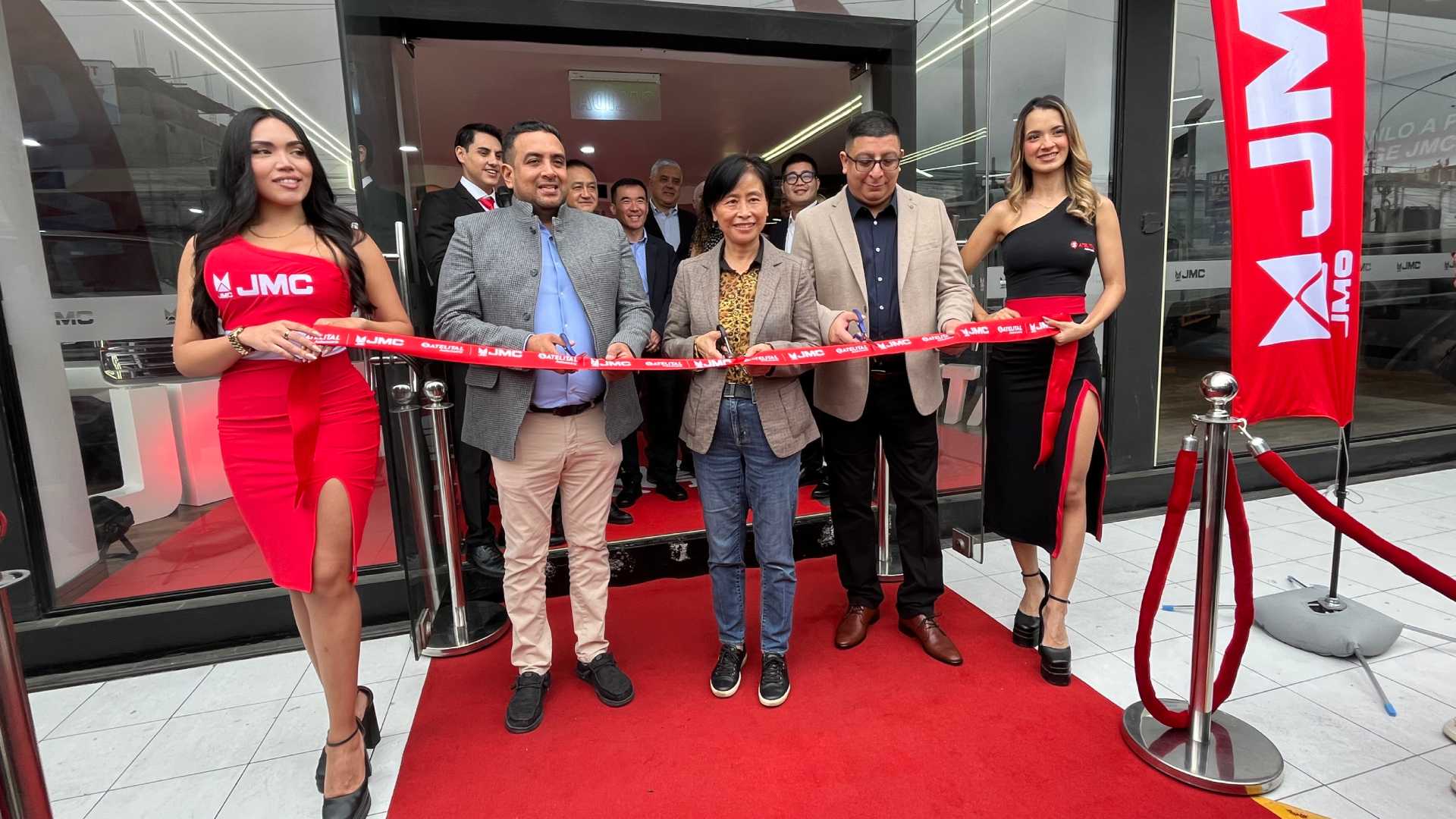 JMC inaugura nueva tienda en Surquillo de la mano de Satelital Automotriz