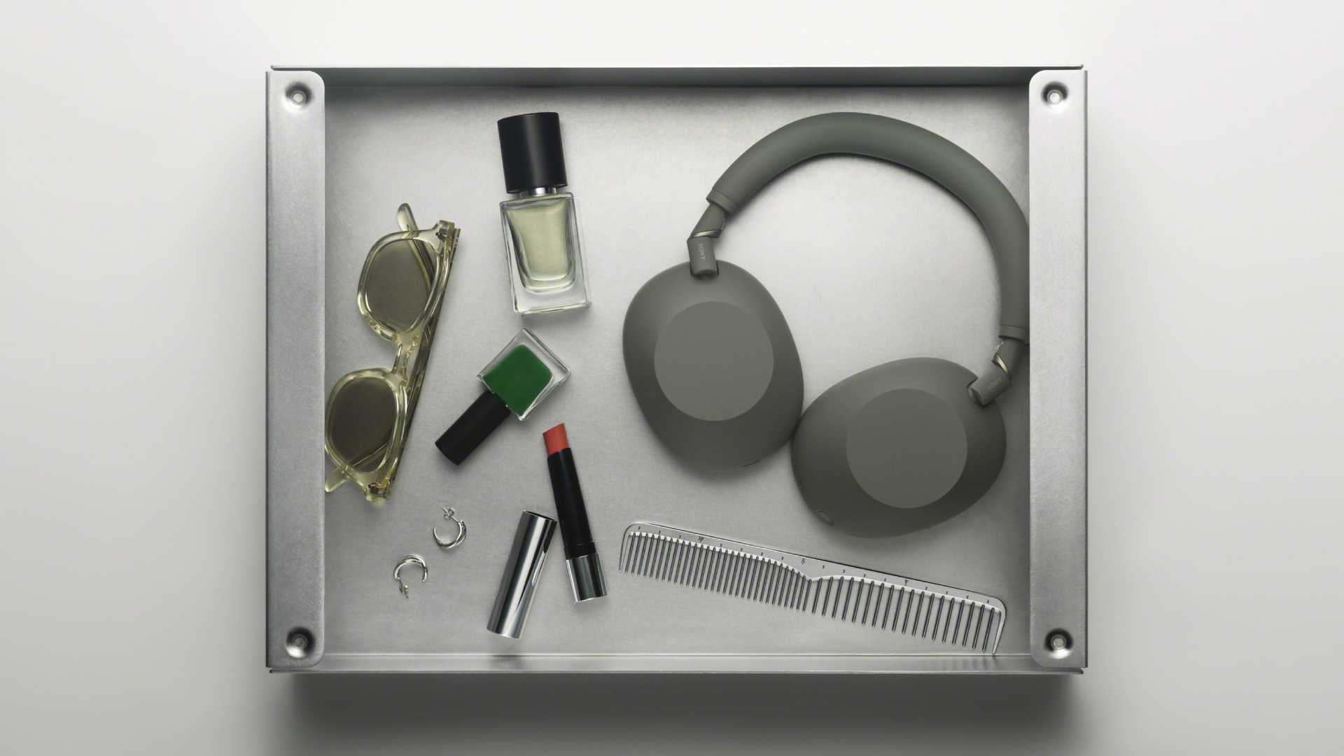 Los nuevos audífonos WH-1000XM6 gris olivo de Sony aportan elegancia sutil al audio premium