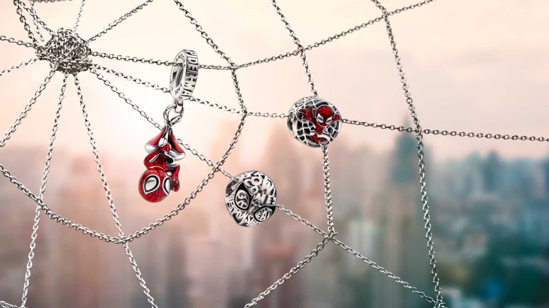 Pandora presenta su nueva colección inspirada en el universo de Spider-Man