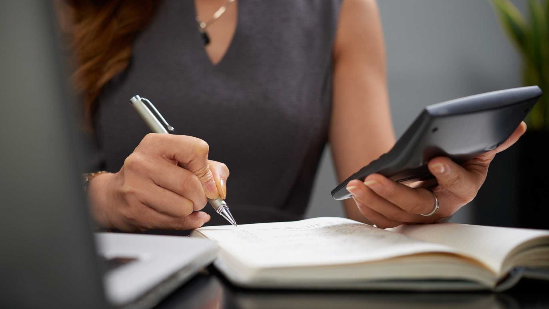 Cuida tus finanzas: 6 claves para reorganizar tu presupuesto tras un mes de altos gastos
