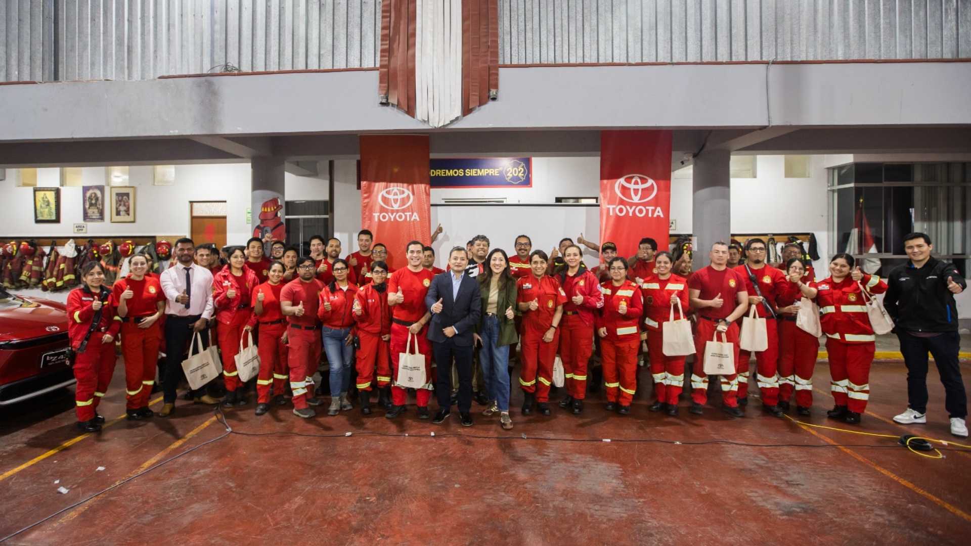 Más vehículos electrificados en las calles: Bomberos refuerzan su preparación técnica