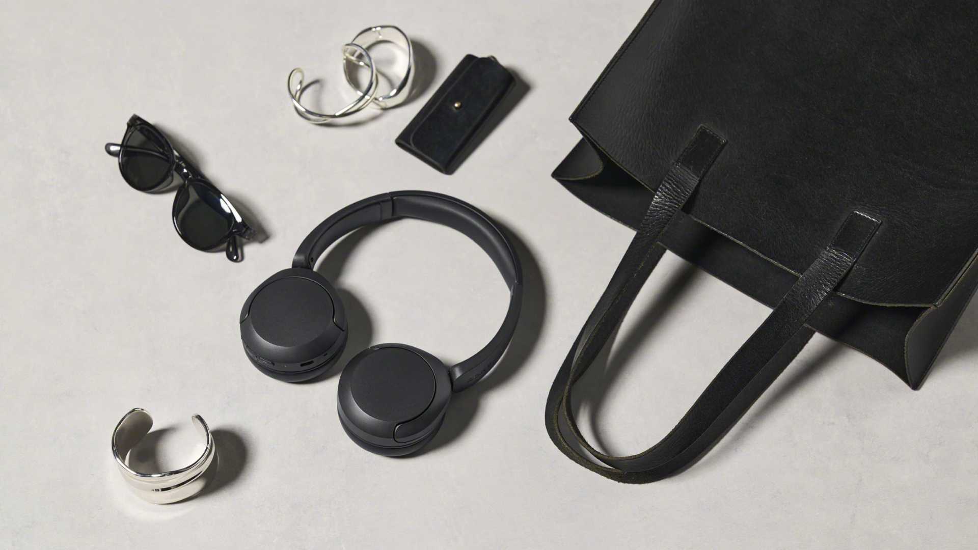 Sony renueva su línea de audífonos: presenta los WH-1000XM4C y actualiza la serie WH-CH