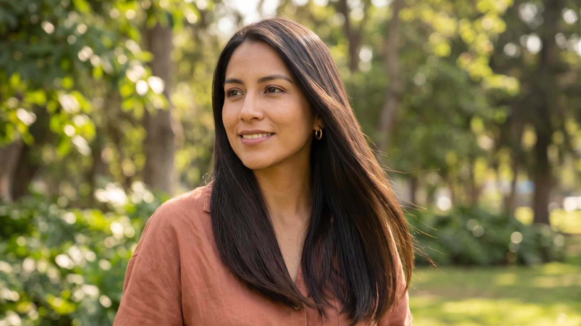 ¿Cómo cuidar el cabello liso? 5 claves sencillas para mantenerlo suave, brillante y sin frizz