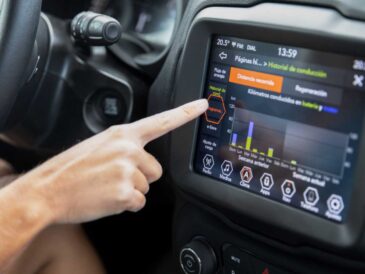 ¿Tienes una pantalla inteligente en tu carro? Kaspersky descubre el primer malware dirigido a estos dispositivos