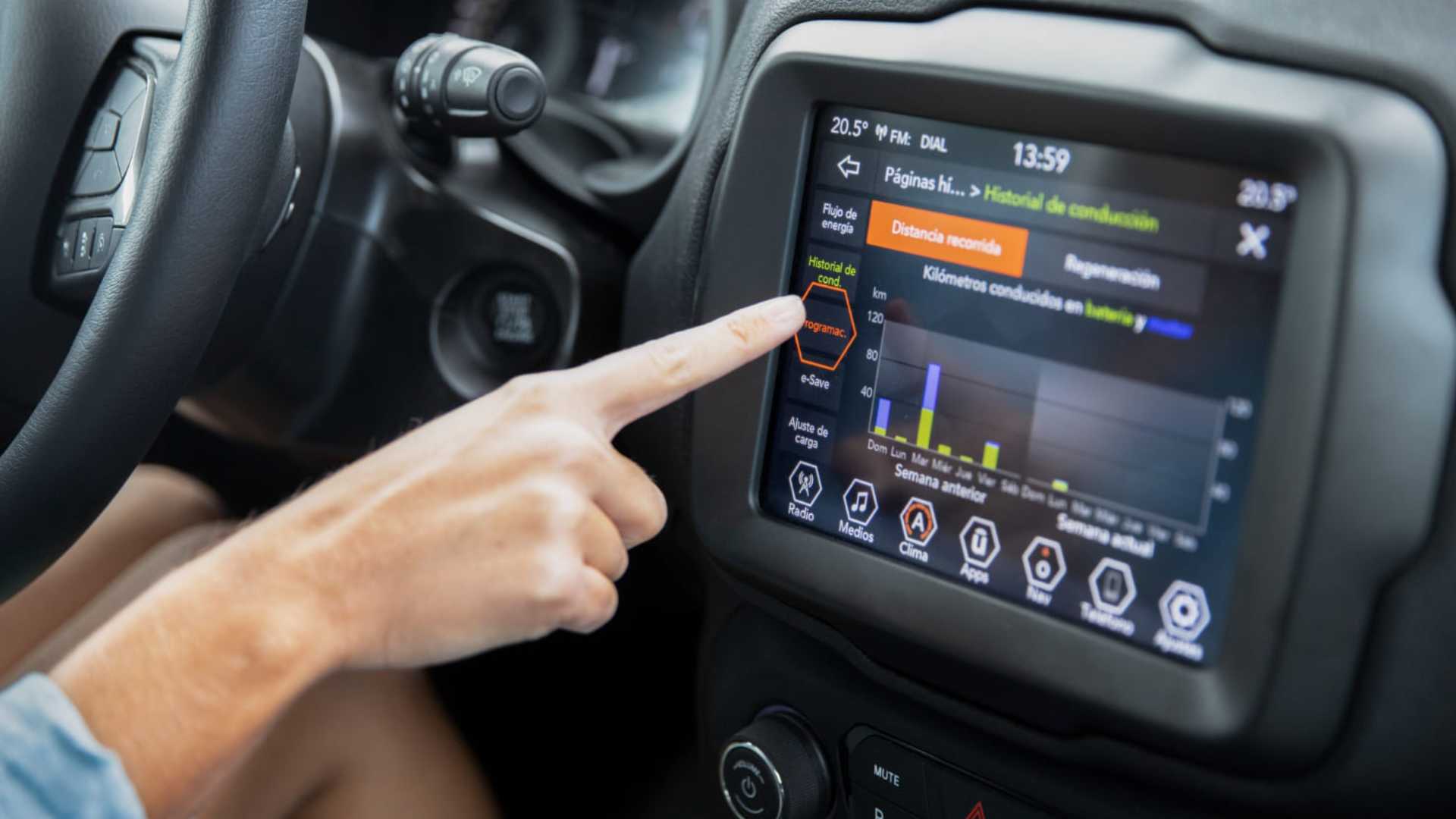 ¿Tienes una pantalla inteligente en tu carro? Kaspersky descubre el primer malware dirigido a estos dispositivos