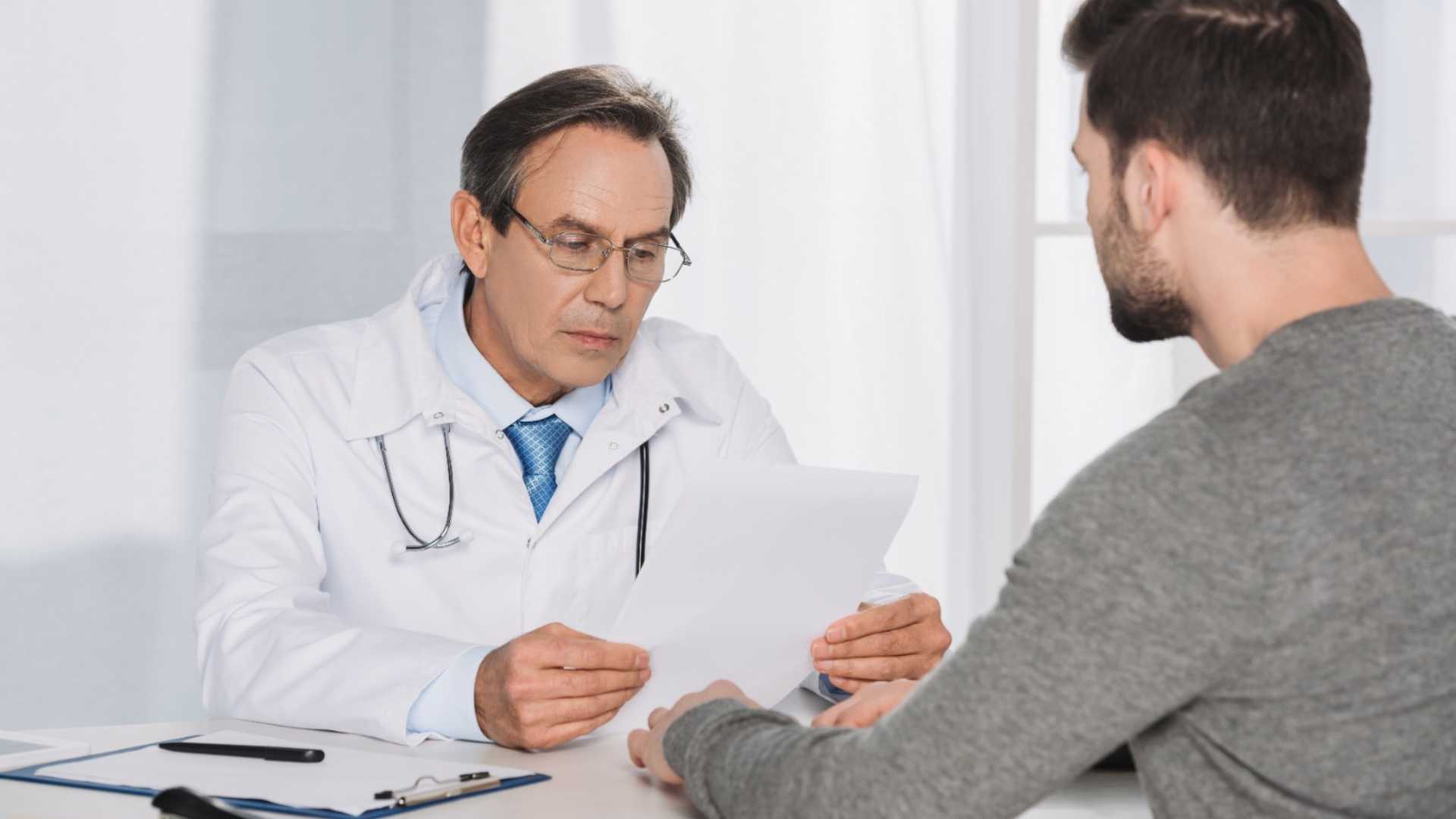 Fertilidad en pareja: Por qué evaluar al varón desde la primera consulta es clave para lograr el embarazo
