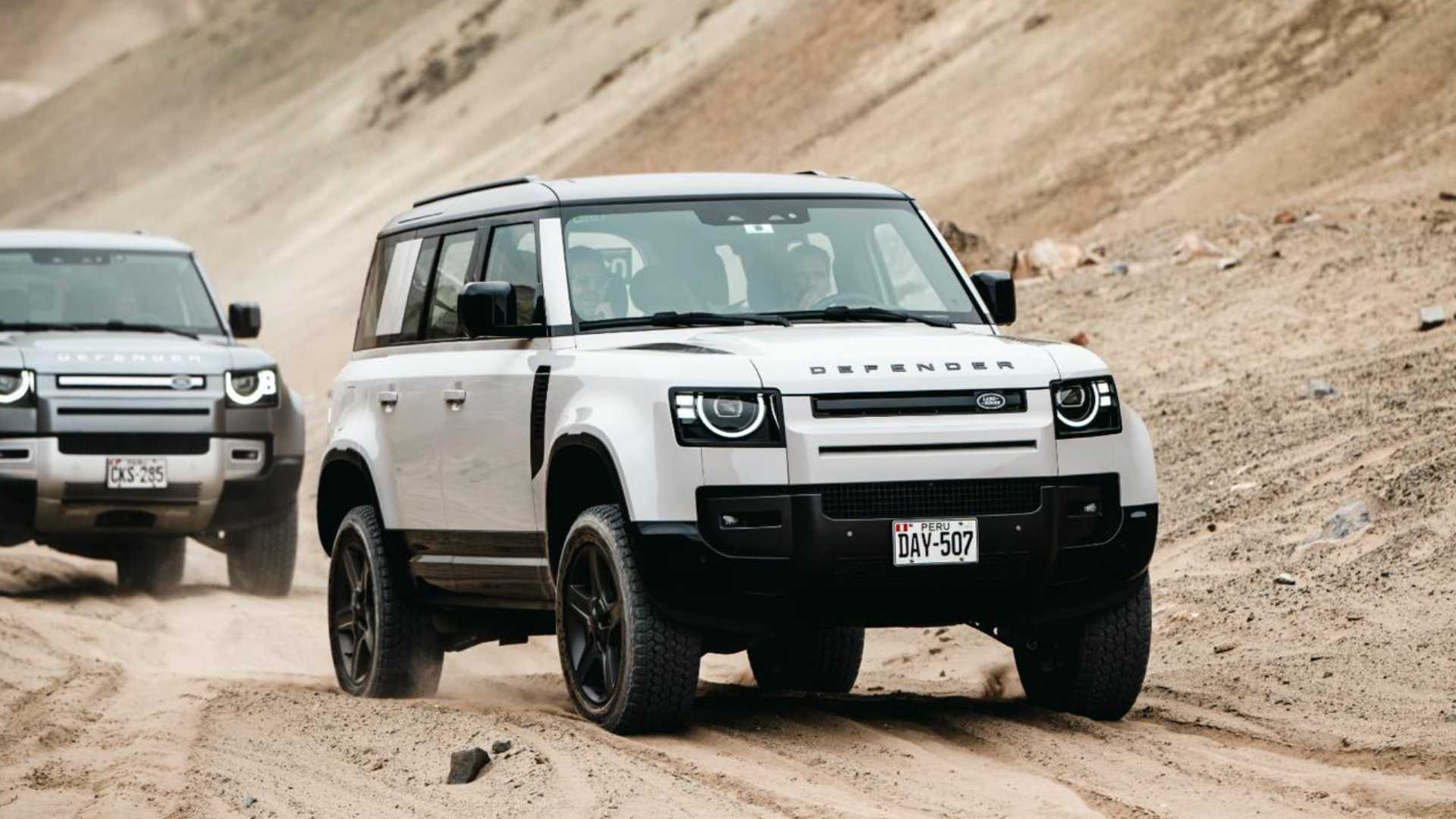 Land Rover lleva su espíritu aventurero a la costa peruana con una nueva edición de Defender Experience