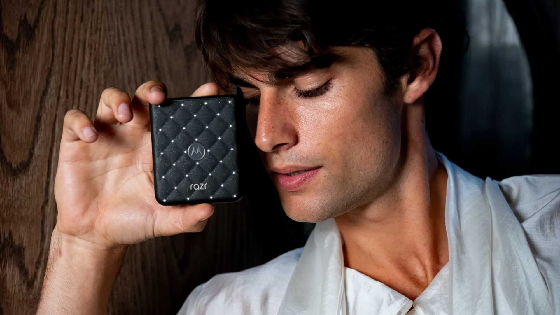 Motorola redefine el lujo tech en Perú con el razr 70 con cristales Swarovski