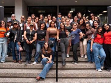 Mujeres motociclistas alcanzan el 10% del parque vehicular e impulsan el mercado de dos ruedas en Perú