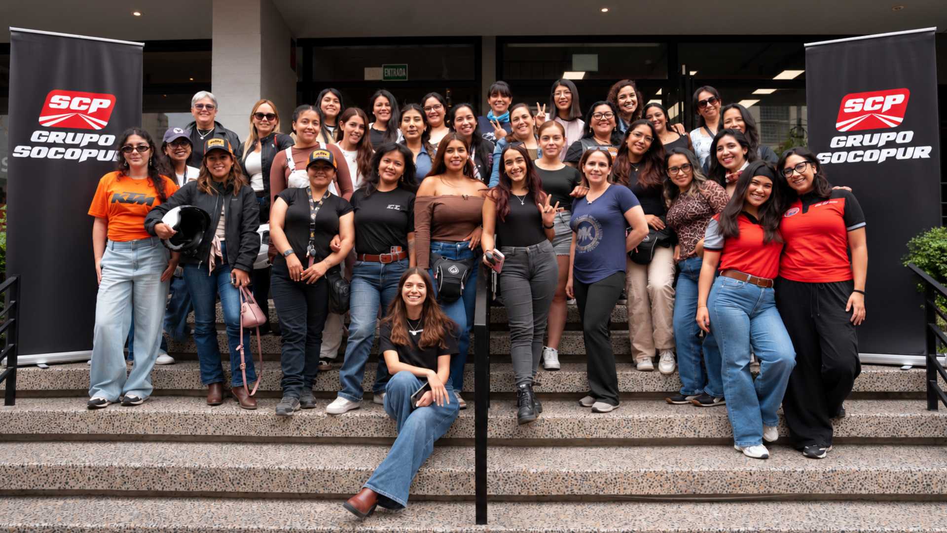 Mujeres motociclistas alcanzan el 10% del parque vehicular e impulsan el mercado de dos ruedas en Perú