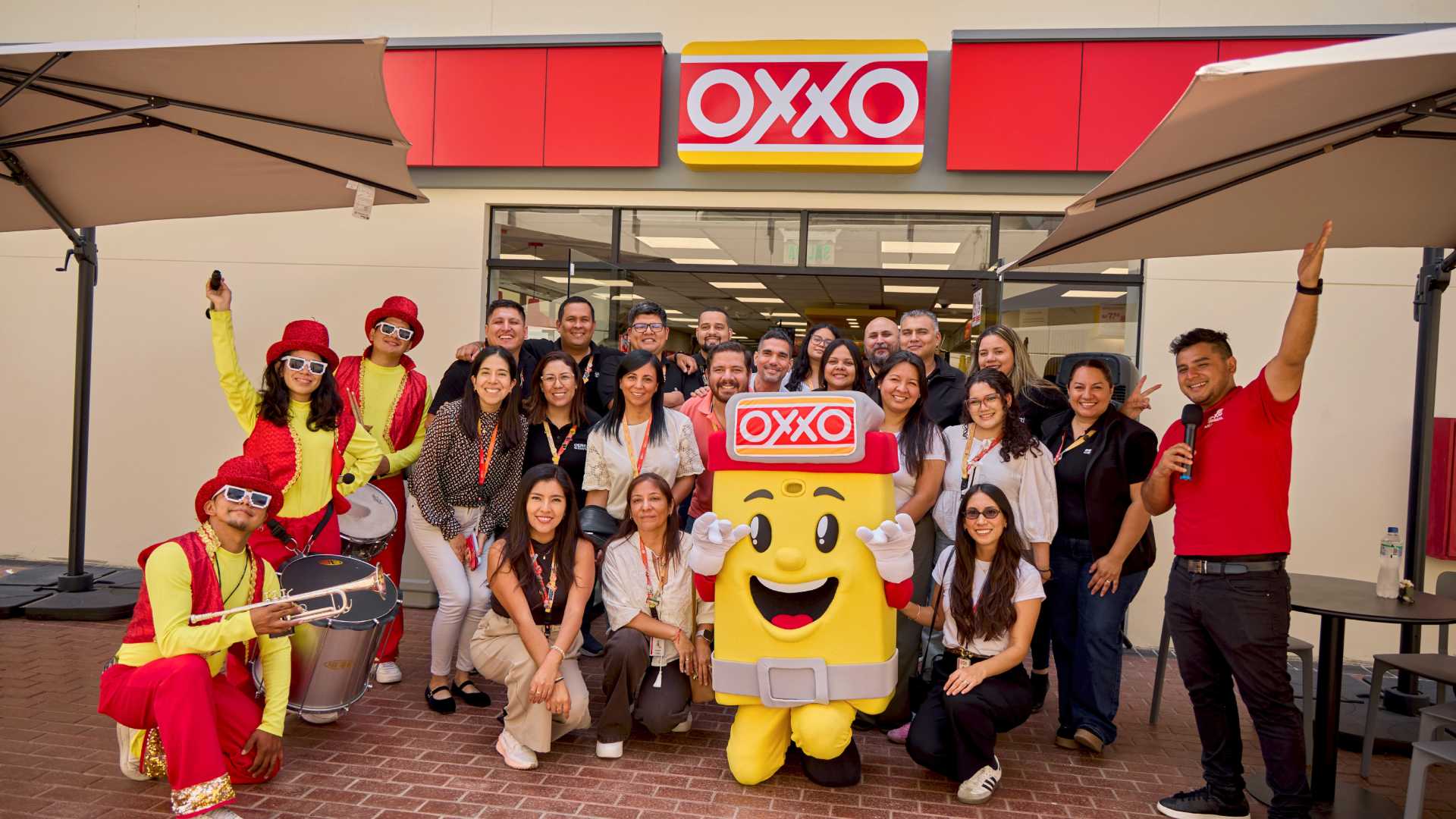 OXXO abre nuevos formatos en el Metropolitano y la USMP en Lima