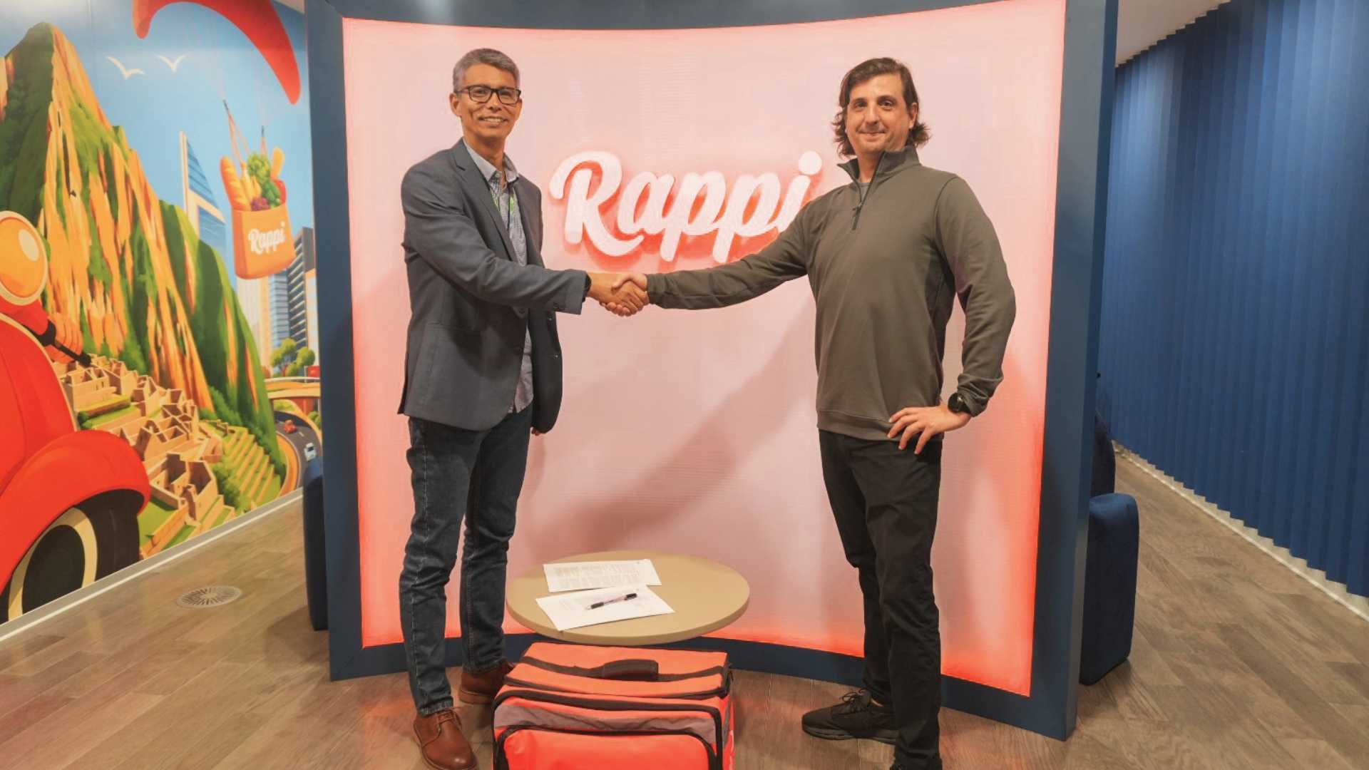 Rappi y la AAP entregan cascos certificados a repartidores e impulsan capacitación vial