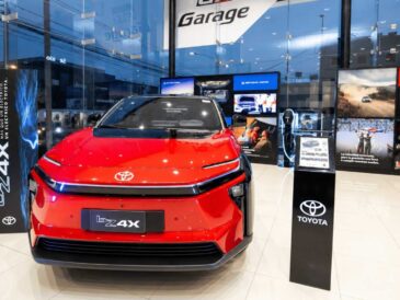 Toyota del Perú avanza en la modernización de su red de concesionarios con la renovada sede de Grupo Pana en Surquillo