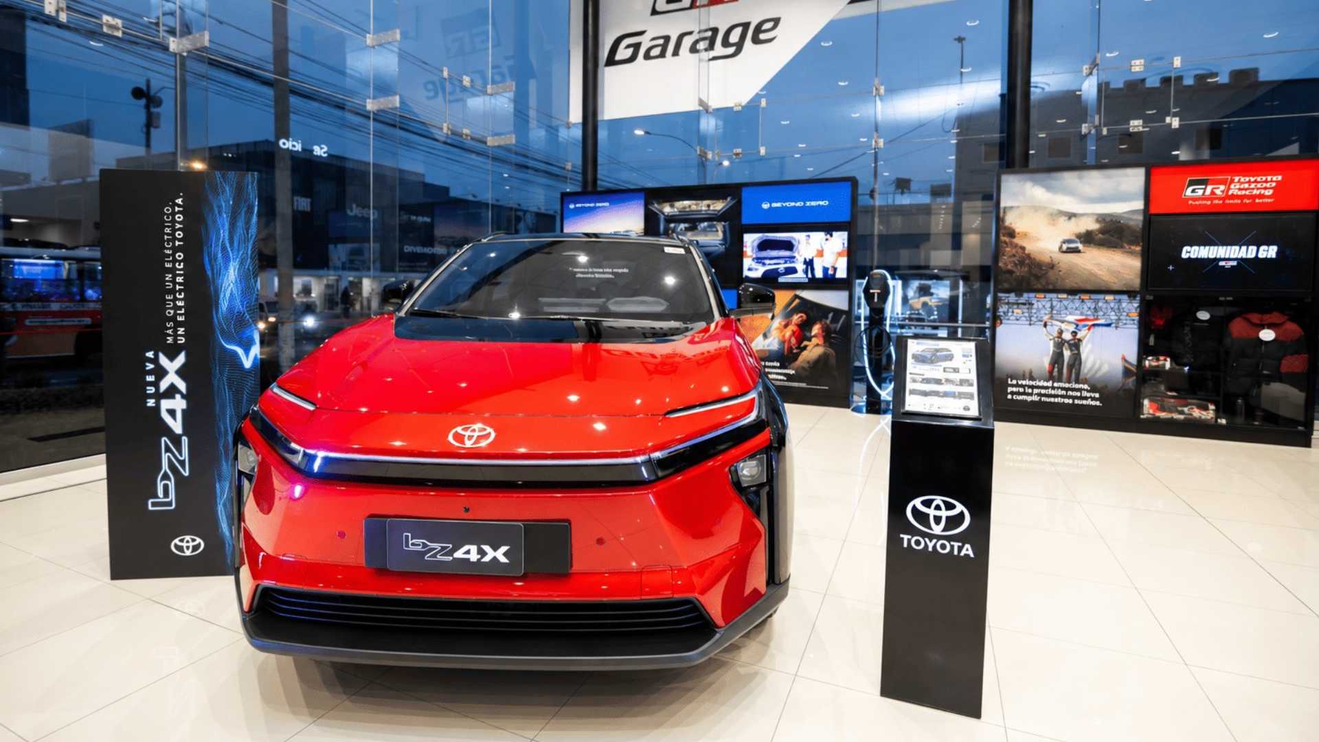 Toyota del Perú avanza en la modernización de su red de concesionarios con la renovada sede de Grupo Pana en Surquillo